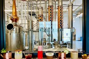 KOLONNE STILL DESTILLATION HVORDAN EN KOLONNE STADIG FUNGERER